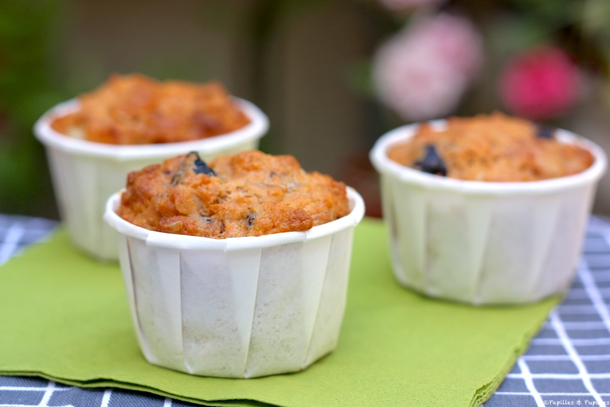 Muffins salés aux flocons d’avoine, Parmesan, olives noires