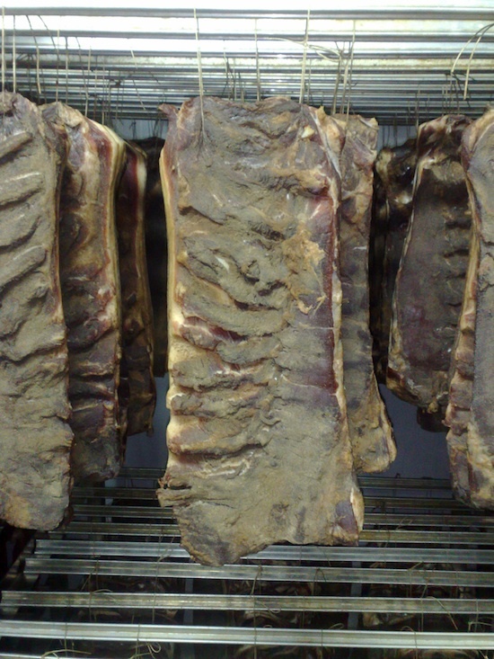 Panzetta qui sèche Panzetta qui sèche