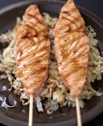 Plancha de saumon caramélisé, croquant de chou chinois