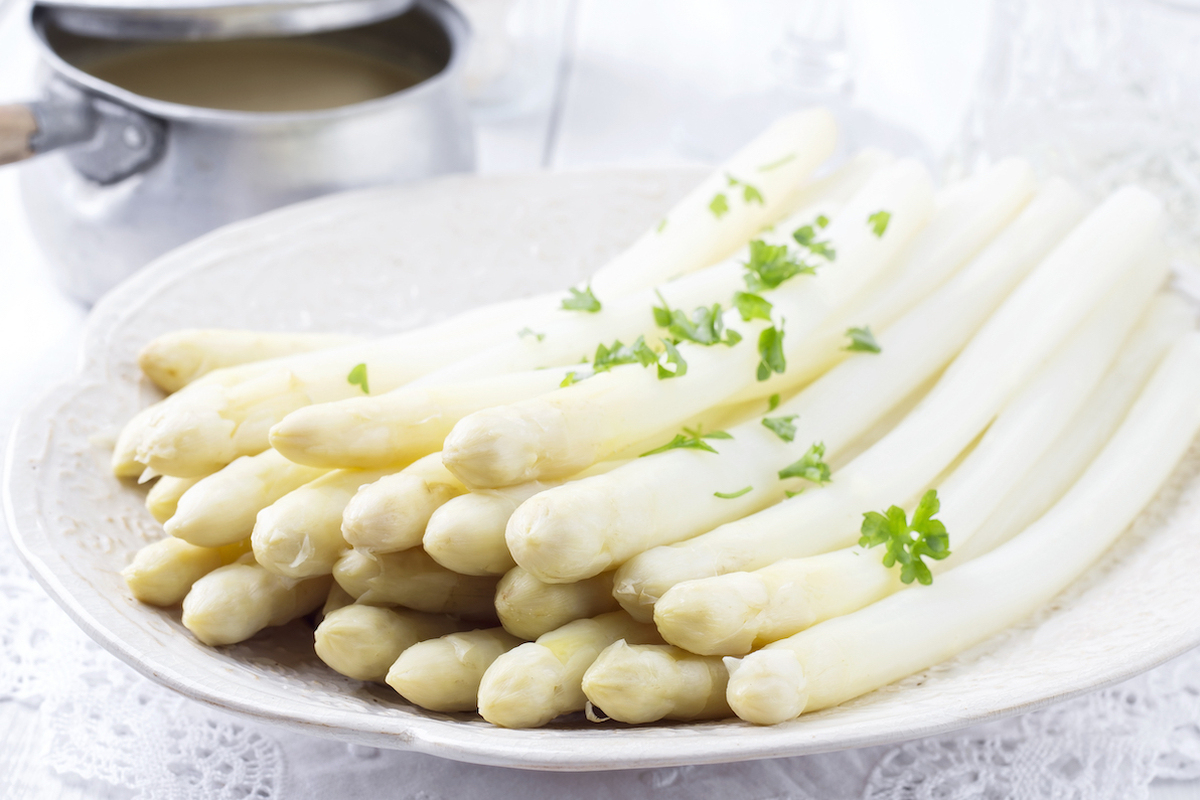 Sauce pour asperges © hlphoto shutterstock
