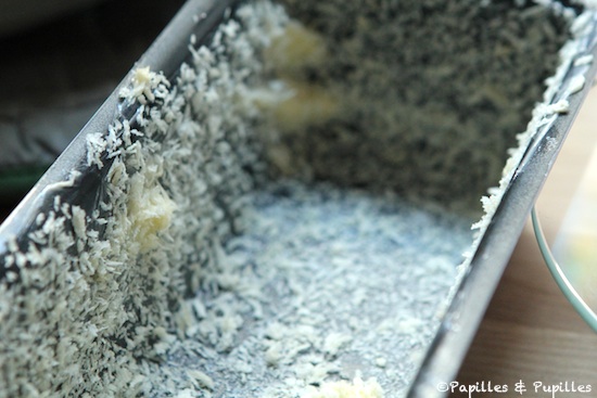 Moule beurré et chemisé avec de la chapelure