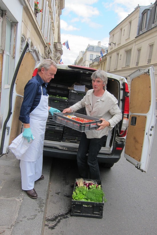 Alain Passard réceptionne les légumes