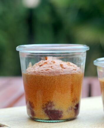 Clafoutis soufflé aux cerises et à la purée d’amandes