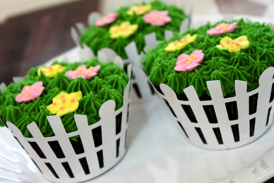 Picket fence flower cupcakes