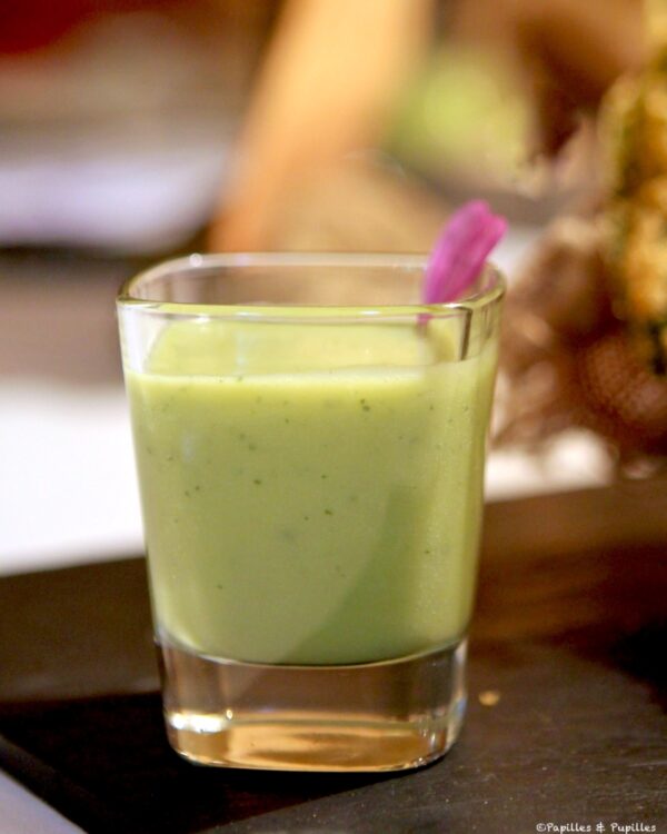 Velouté de petits pois et feuille de sauge