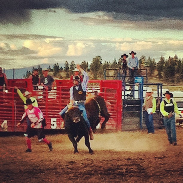 Rodéo tonight - par hasard, on a vu de la lumière et on est rentrés ;) #bryceCanyon