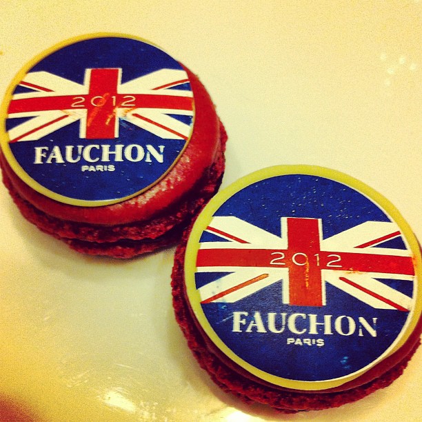 Fauchon à l heure anglaise j'adooooore #cassis #macarons @fauchon_france