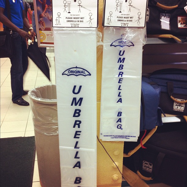 Hyper pratique quand il pleut, le sac à parapluie #newYork