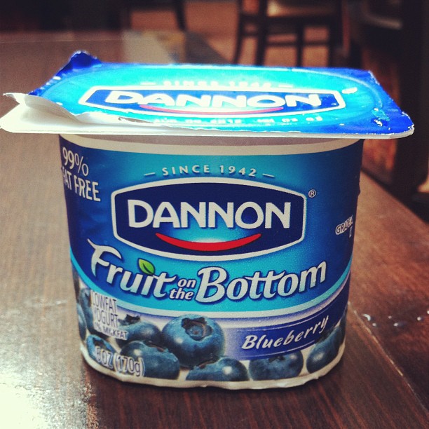 Même les yaourts sont supersize - contenance 170g (6oz) - fou non ?