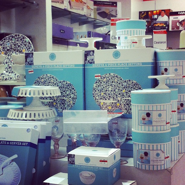 Présentoirs à gâteau et à cupcakes #MarthaStewart #Macys