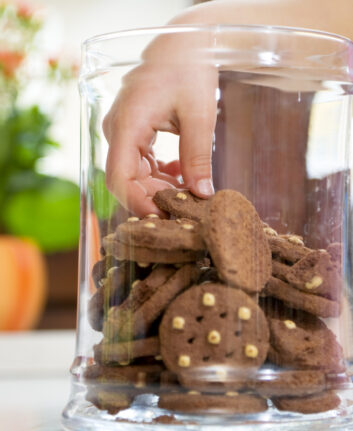 Goûter enfants © Diego Cerv. shutterstock