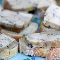 Foie gras de canard bulles rosées et truffes noires Comtesse du Barry