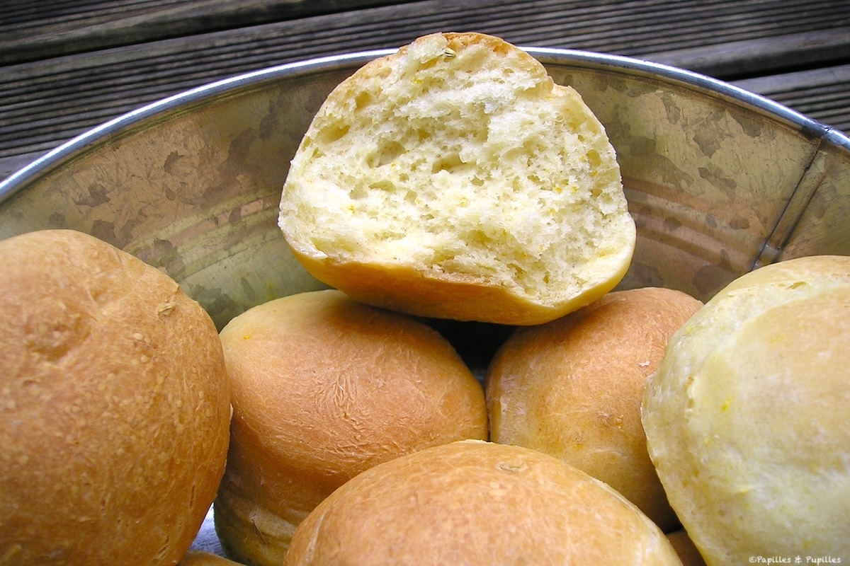 Petits pains aux zestes d'orange et aux graines de fenouil