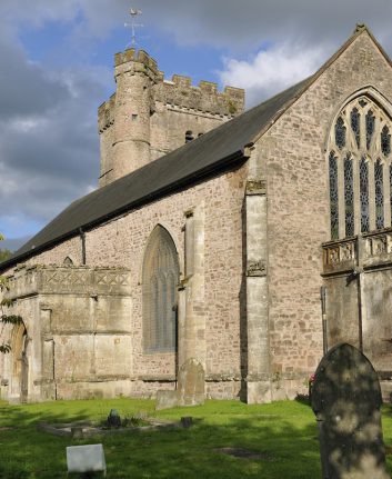 The Priory Church of St. Mary, Usk, Monmouthshire De Martin Fowler shutterstock