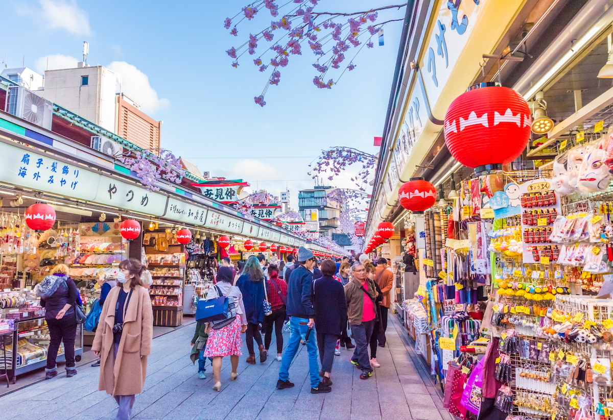 Allée menant au temple ©Takashi Images. shutterstock