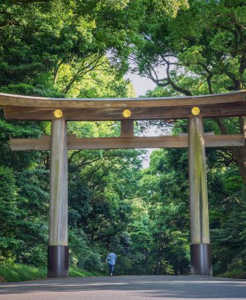 Entrée du temple Meiji-jingu Tokyo © Bule Sky Studio. shutterstock