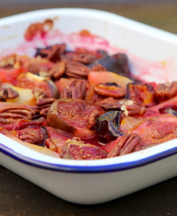 Fruits d'automne compotés au four, miel et cannelle