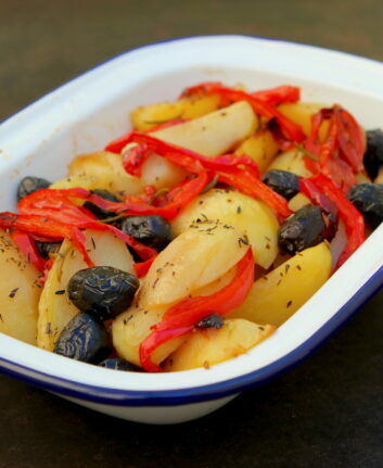 Pommes de terre rôties, poivrons et olives noires façon Jamie Oliver
