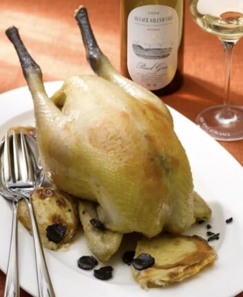 Poularde pochée à la truffe, gratin Dauphinois de patate douce