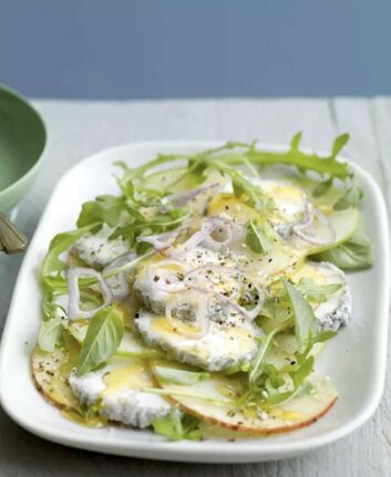 Carpaccio de pommes, chèvre cendré et miel de châtaignier