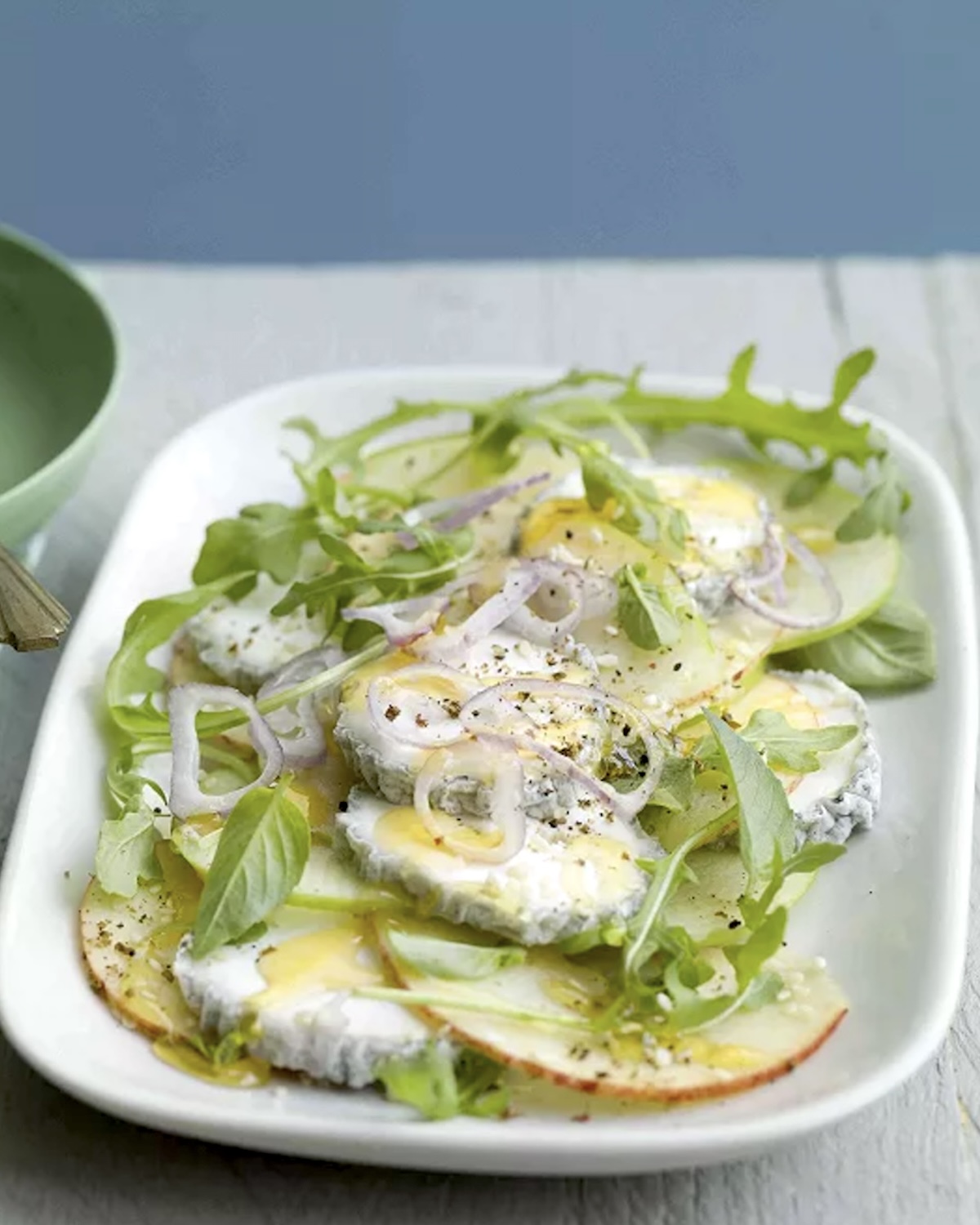 Carpaccio de pommes, chèvre cendré et miel de châtaignier