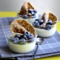 Panacotta croustillante, vanille et myrtilles