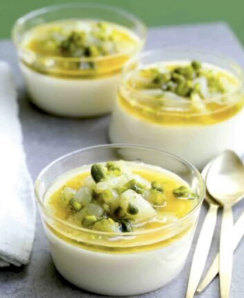 Panacotta au lait d'amandes et poires aux miel de lavande