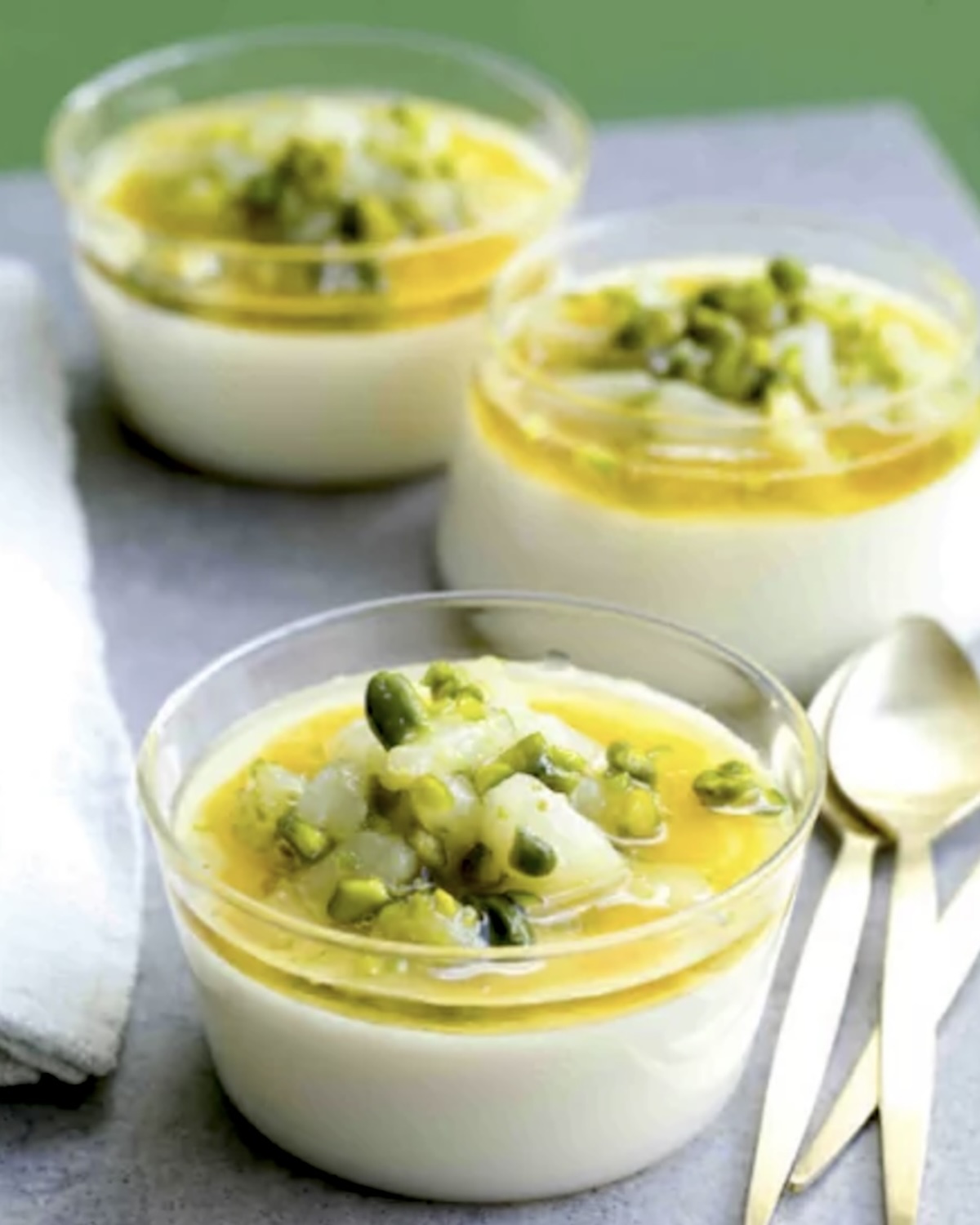Panacotta au lait d'amandes et poires aux miel de lavande