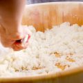 Préparation du riz à sushi ©Shebeko shutterstock