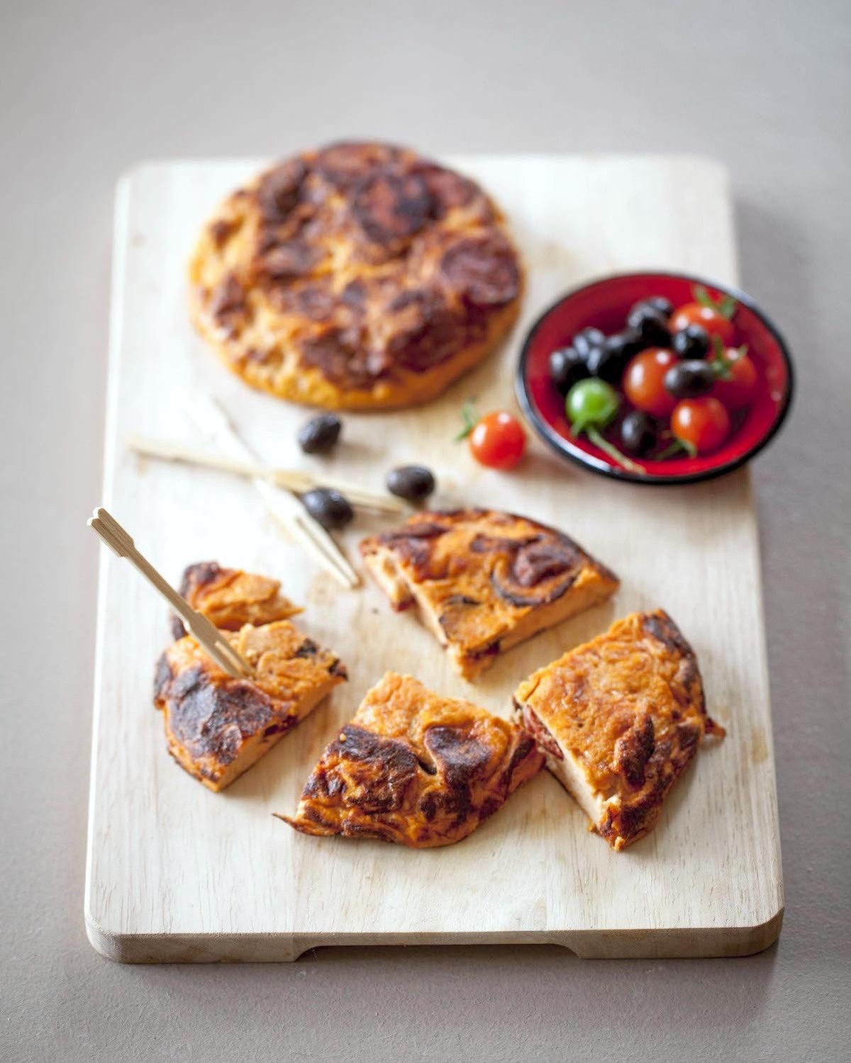 Tortilla au coulis de tomates et chorizo