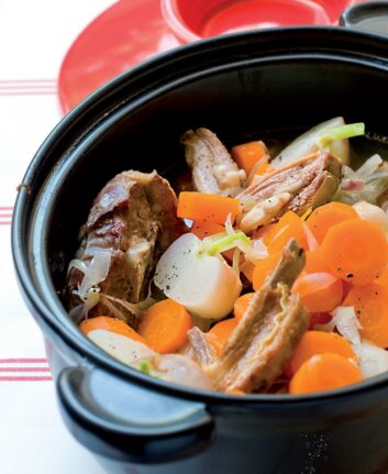 Mijoté d'agneau au cidre, carottes et navets ©Photographie Emmanuel Renault