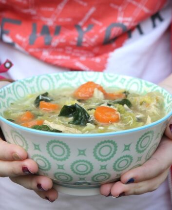 Soupe aux légumes et au poulet façon Jamie Oliver