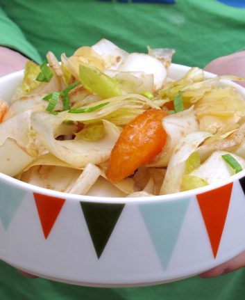Salade d’endives au vieux Cheddar, à la mozzarella et aux clémentines