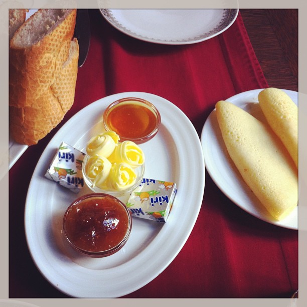A Marrakech c est l heure du petit déjeuner avec les délicieuses crêpes 1000 trous