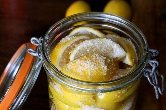 Le citron confit parfume délicatement tajines et autres recettes salées