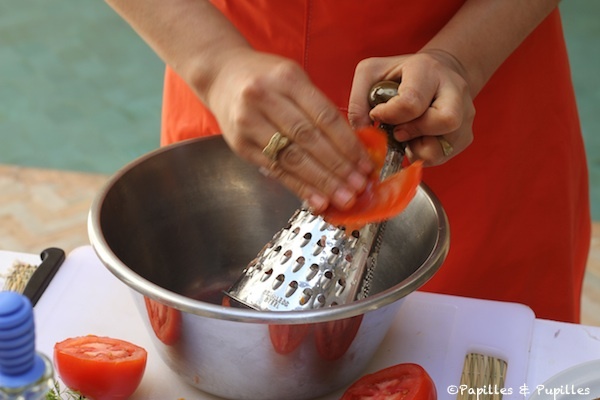 Râpez les tomates