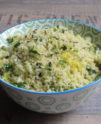 Semoule de blé (couscous printanier) aux herbes pistaches et citron