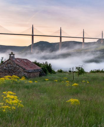 Aveyron - Viaduc de Millau ©valeriiaarnaud shutterstock