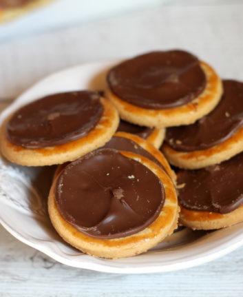 Quatre-heures – Biscuits tartinés de chocolat au lait