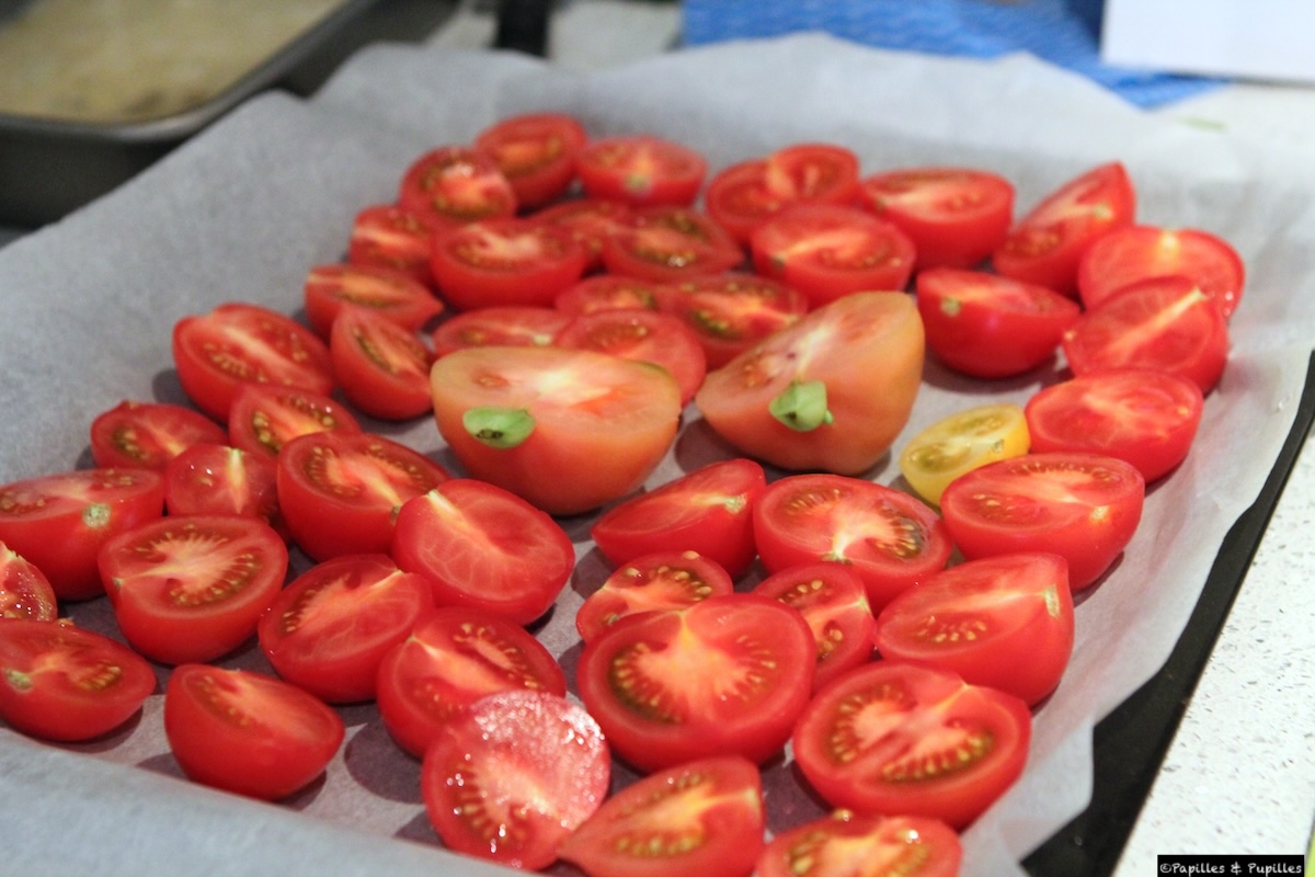 Tomates rôties sur la plaque de cuisson