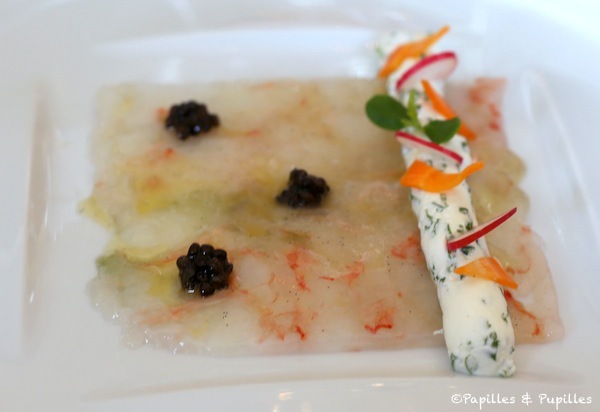 Carpaccio de langoustine marinée à l'huile de vanille de Madagascar, caviar d'Aquitaine