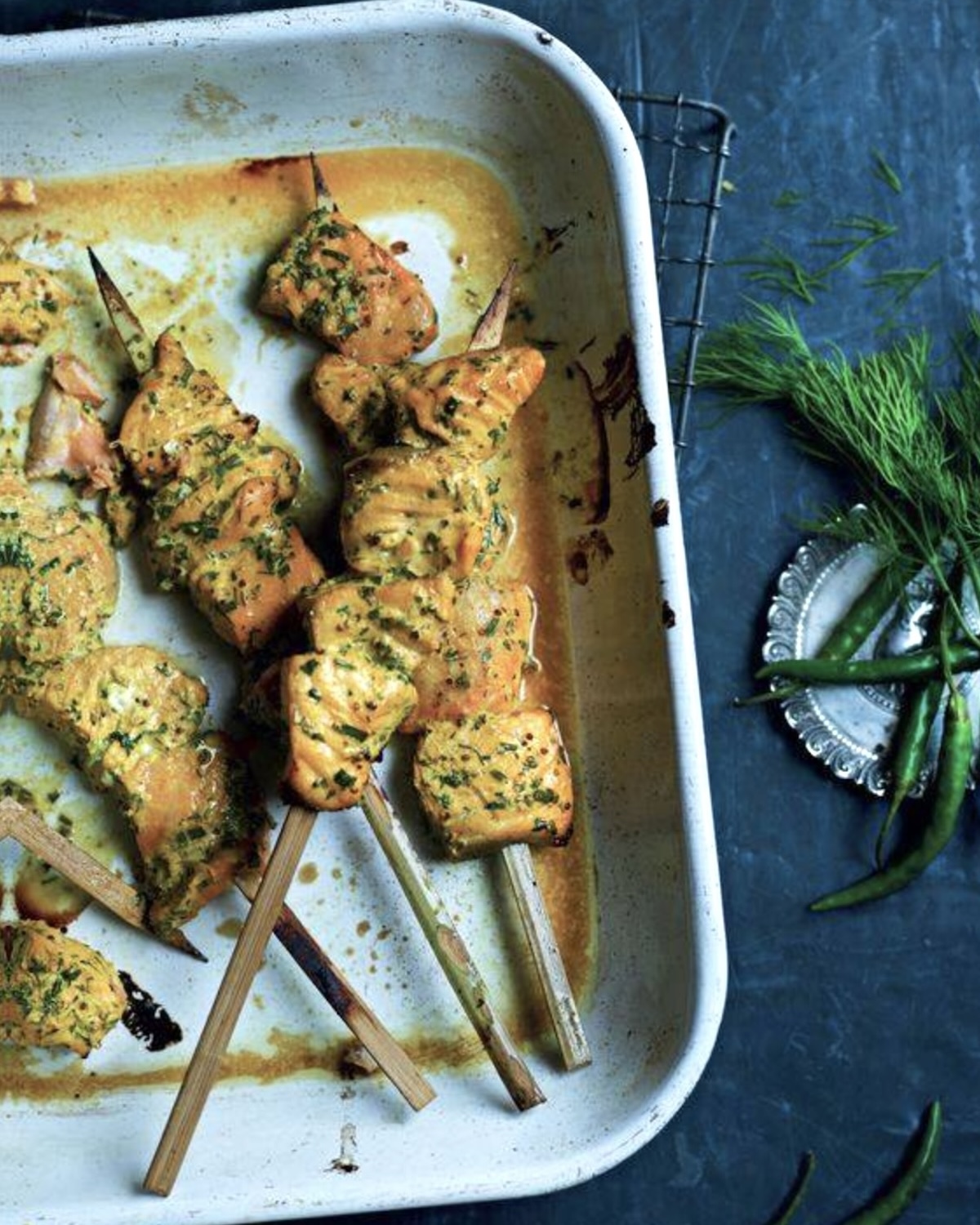 Saumon mariné au yaourt, herbes et épices