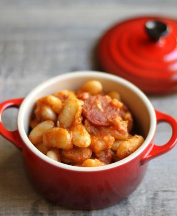 Haricots Tarbais au chorizo et à la sauce tomate