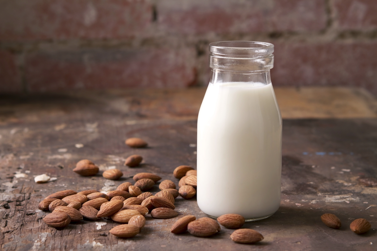 Lait d'amandes ©Jodie Johnson shutterstock
