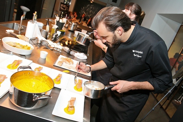 Cyril Lignac en plein dressage ©Michel Monsay