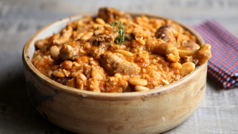 Le cassoulet de Pierre Perret, la recette authentique et savoureuse
