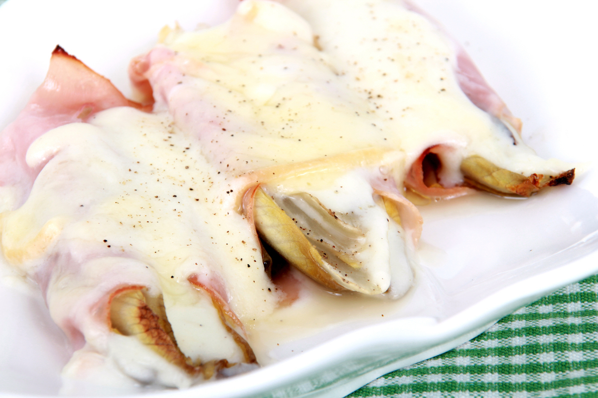 Endives au jambon et au Comté, version gourmande avec fromage fondu et endives fondantes, servies façon bistrot