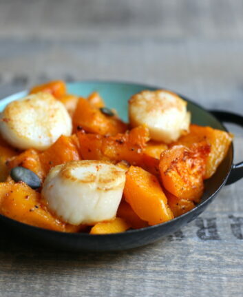 Noix de Saint-Jacques poêlées et courge butternut rôtie