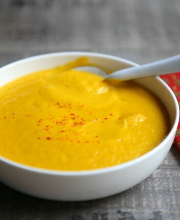 Velouté de carottes et patates douces au lait de coco, curry et gingembre