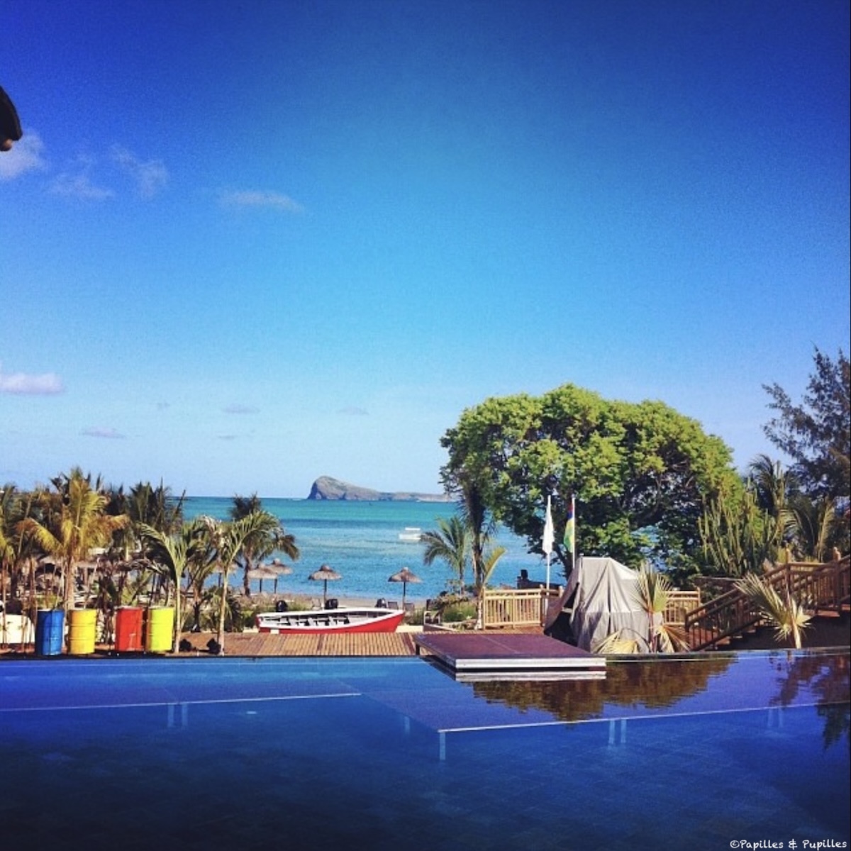 Coin de Mire - vue depuis le Hall de l'Hôtel Zilwa